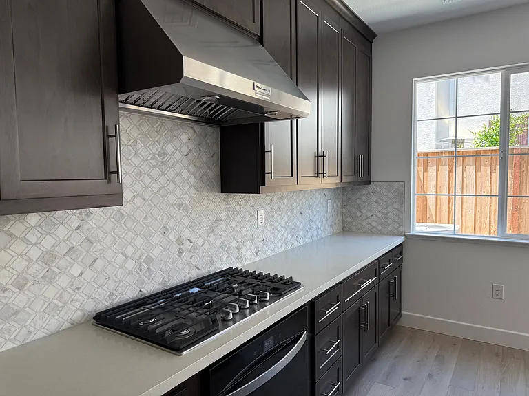 96 E Frost Dr — Photo 9