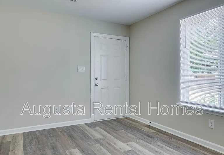 37 Conifer Ct — Photo 6