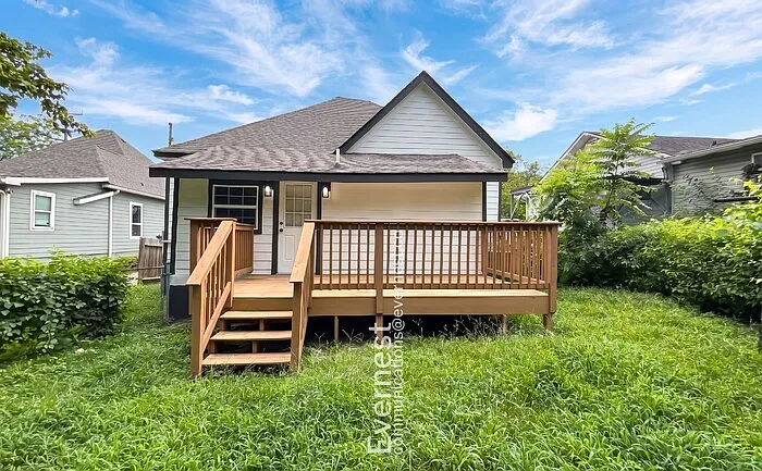 2311 Fairleigh St — Photo 21