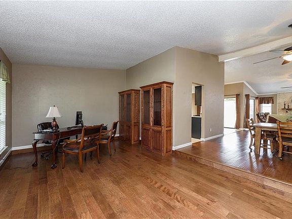 4th image of 1302 Dogwood Trl