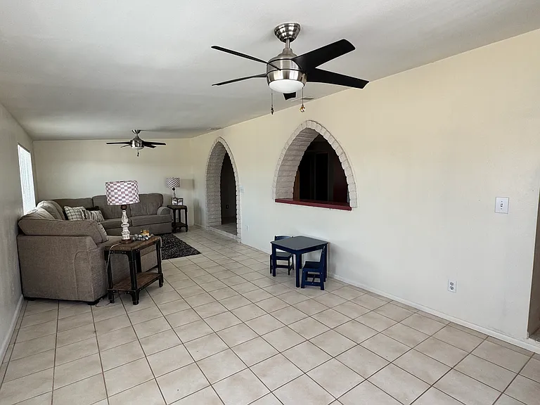 E Villa Maria Dr — Photo 8
