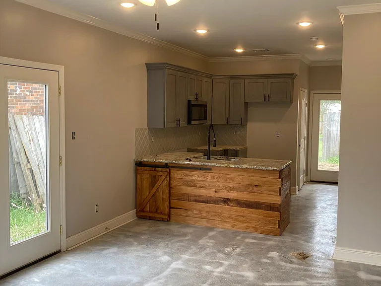 105 Saint Ferdinand Pl #A — Photo 2