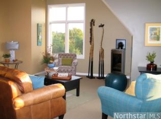 301 7th St W #1, Northfield, MN 55057