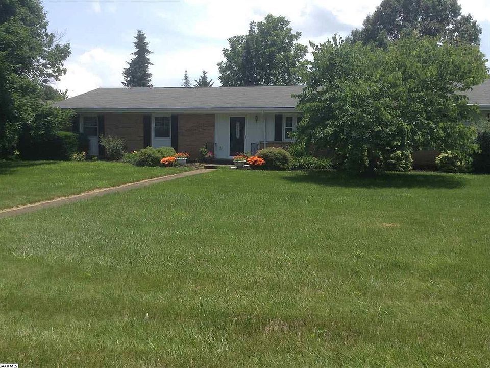 1st image of 303 Cambridge Dr