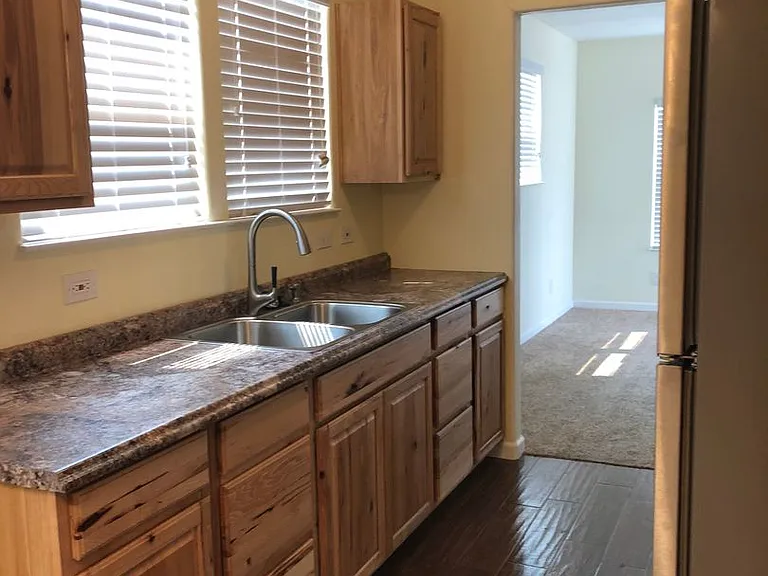 1025 Walnut St — Photo 6