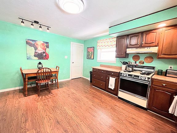 5th image of 1192 Washington St