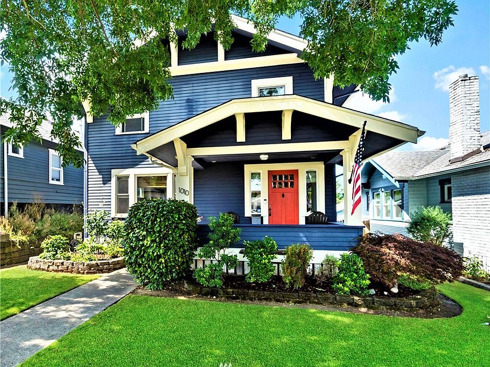 Crisp craftsman that stands out through the trees in the front yard! 