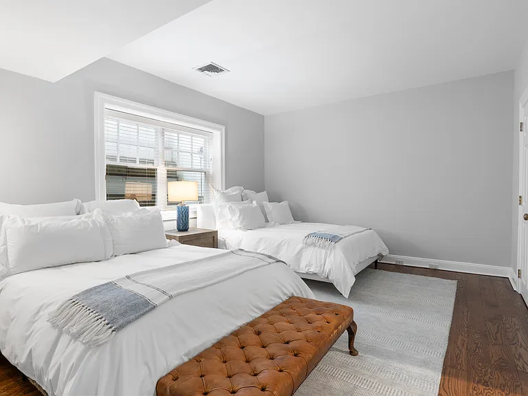 327 Georgica Rd — Photo 21