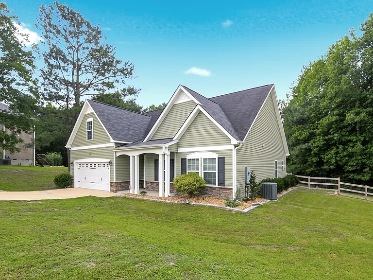 657 Equestrian Way — Photo 3