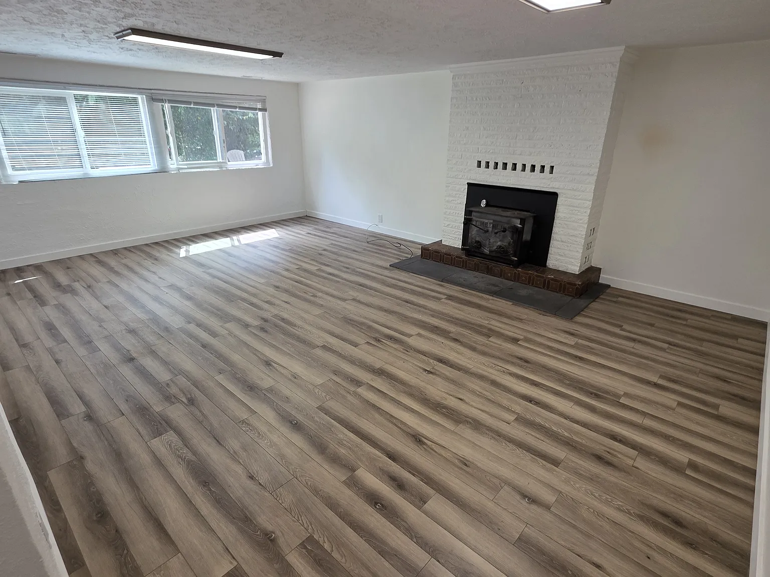 3 bed, 1430 sqft, $2,300 — Photo 3