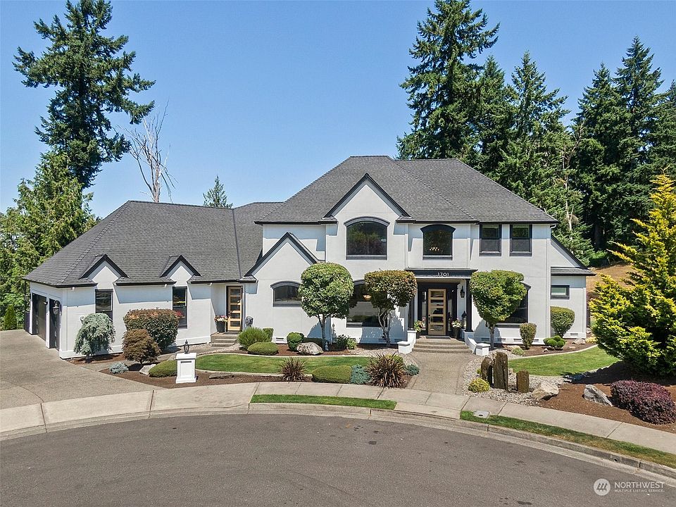 1st image of 1701 18th Street Pl SE