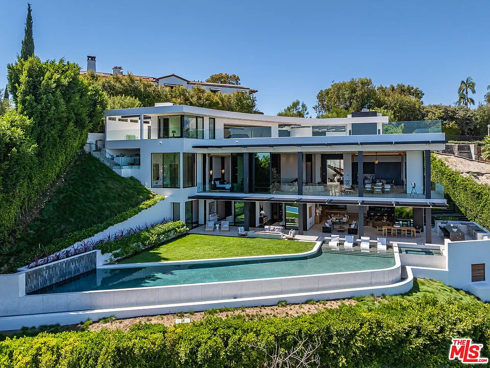 9364 Beverly Crest Dr