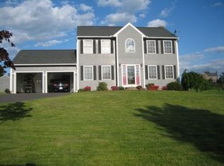 8 Countryview Dr, Bloomfield, CT 06002