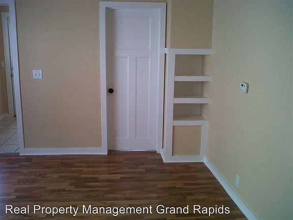 3rd image of 725 5th St NW