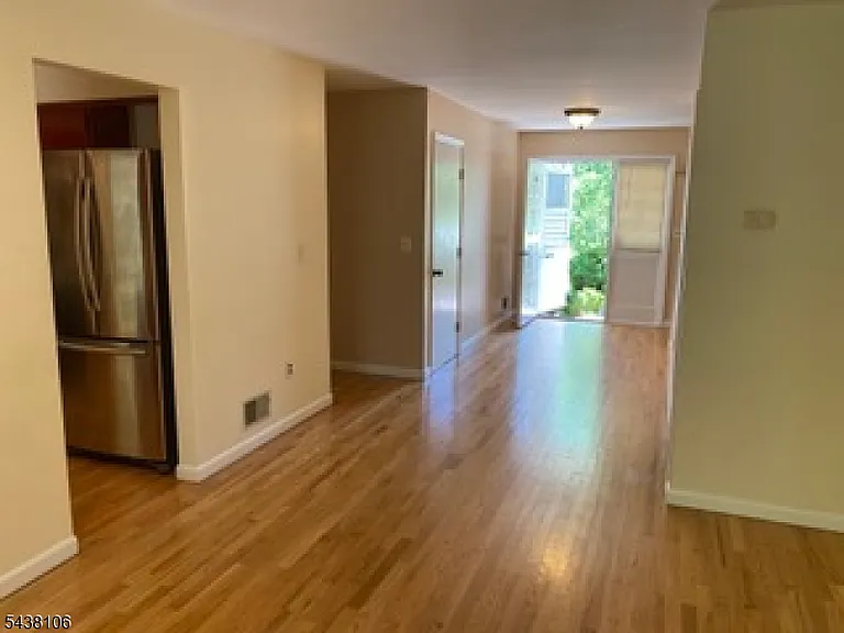 8 Stockton Ct — Photo 10