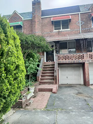 125 E 49th St #1 Photo 1