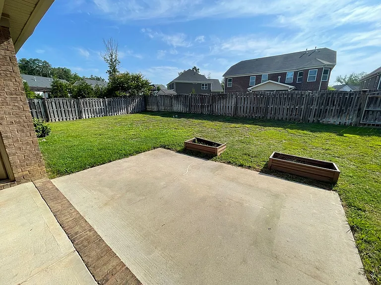 654 Dutchmans Creek Trl — Photo 37