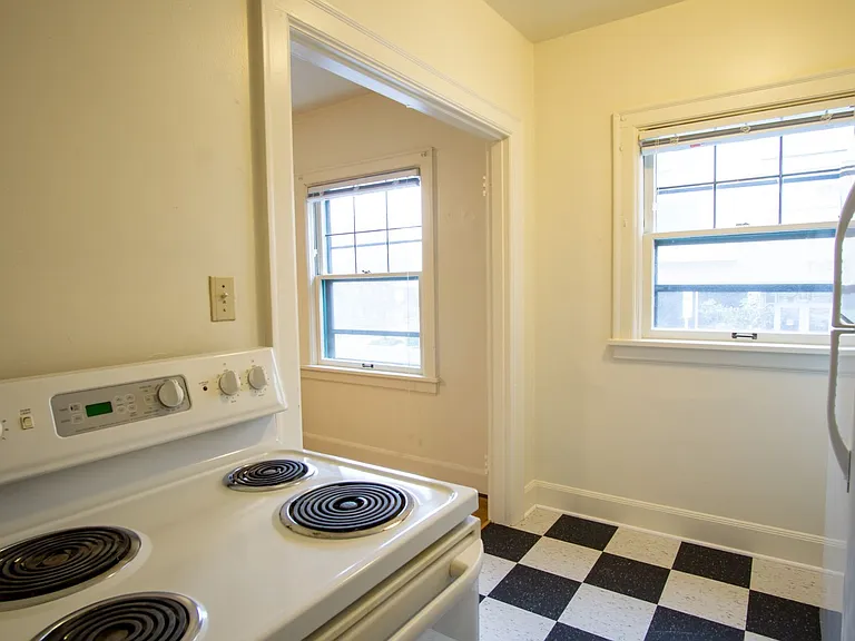 1634 NE 41st Ave #4 — Photo 1