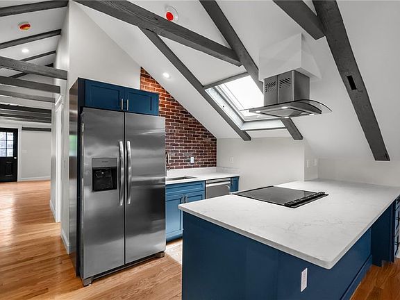 2nd image of 474 Thames St #3