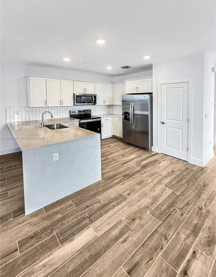 SW 170th Ave, Pembroke Pines — Photo 2
