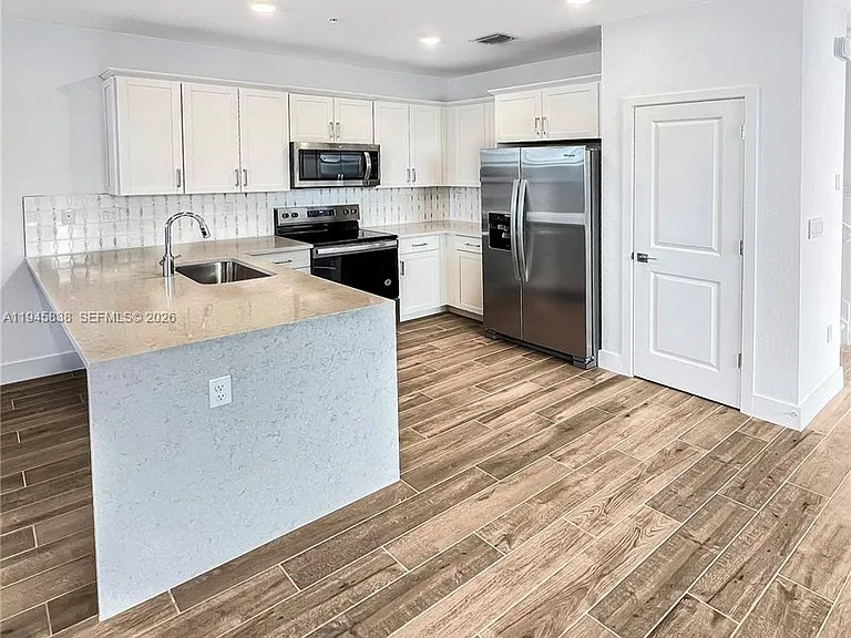 SW 170th Ave — Photo 2