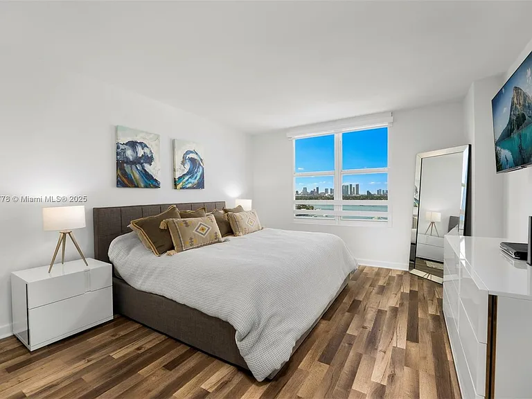 1800 Sunset Harbour Dr #1208 — Photo 22