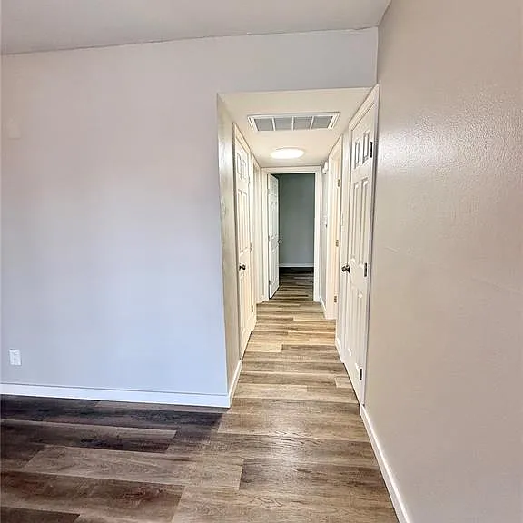103 E 7th St #1 — Photo 9