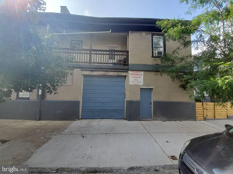 2400 E Dauphin St — Photo 5