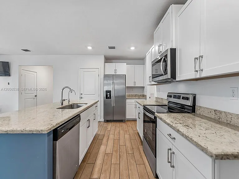 501 NE 6th Ct — Photo 13
