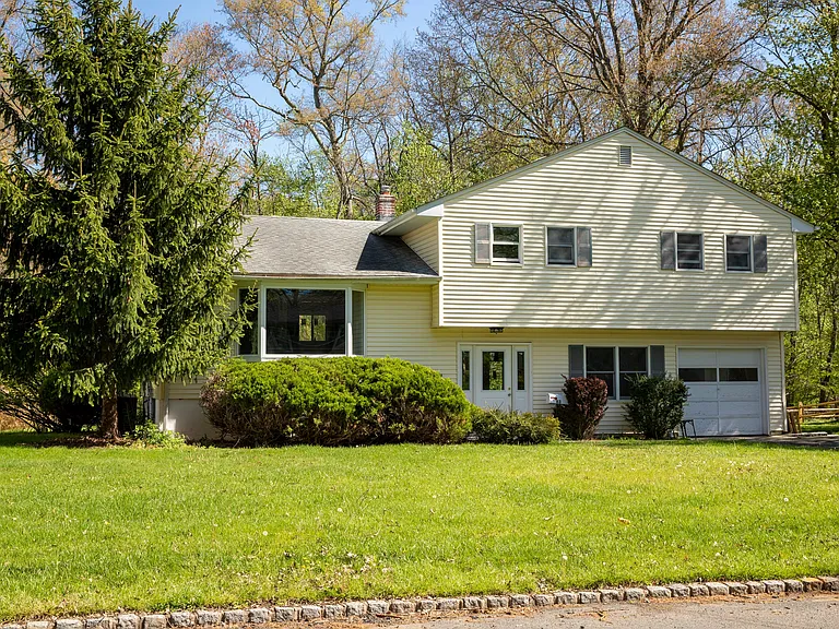 63 Shadow Ln — Photo 1
