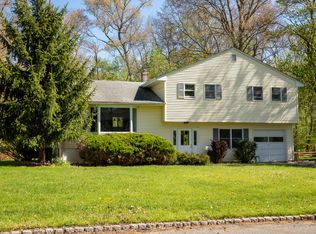 63 Shadow Ln, Berkeley Heights, NJ 07922