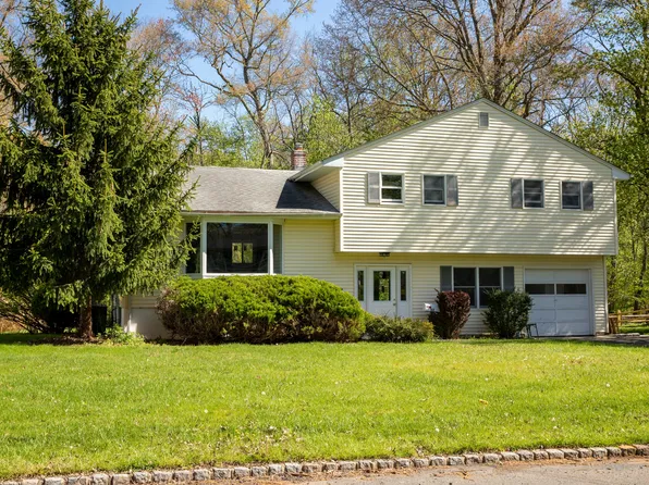 63 Shadow Ln, Berkeley Heights, NJ 07922