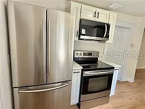 3 bed, 2.0 bath, 972 sqft, $1,750 — Photo 2