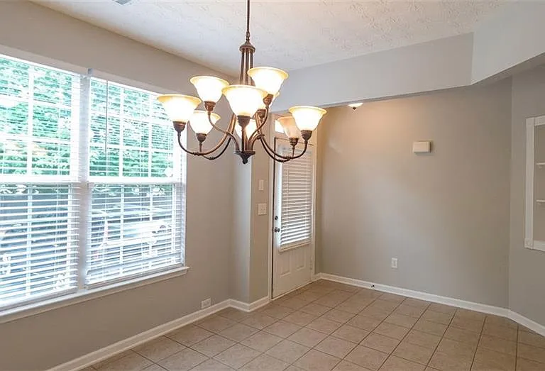 1426 Penhurst Dr — Photo 5
