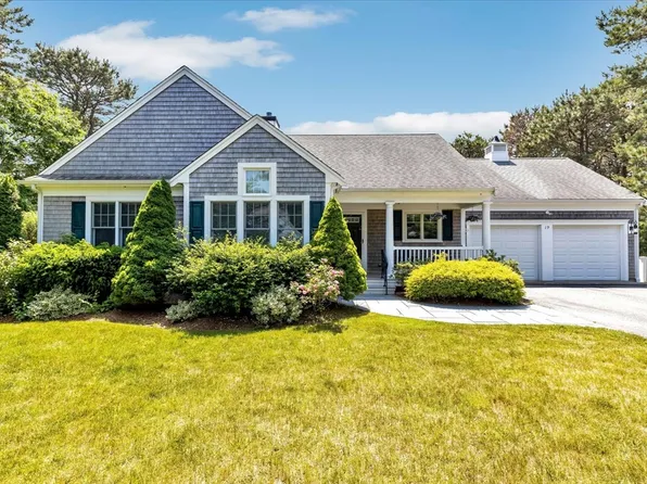 19 Eagle Ln, Barnstable, MA 02630