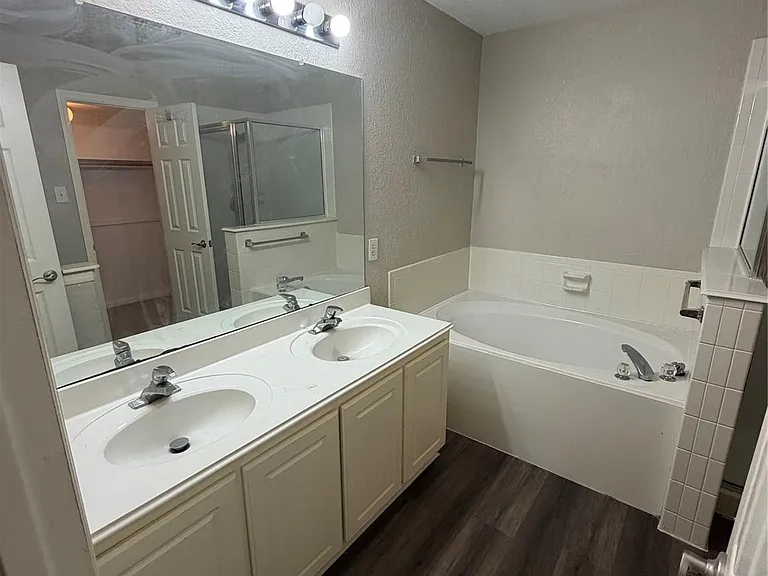 3219 Watercliff Ct — Photo 13