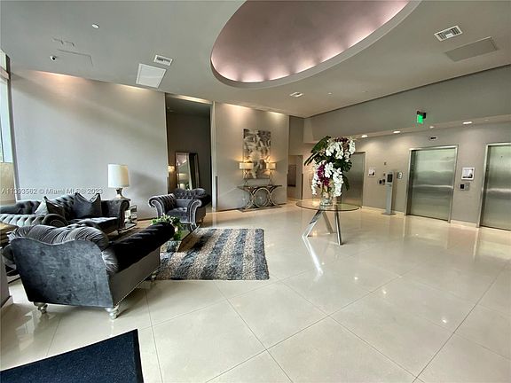5th image of 275 NE 18th St APT 1605