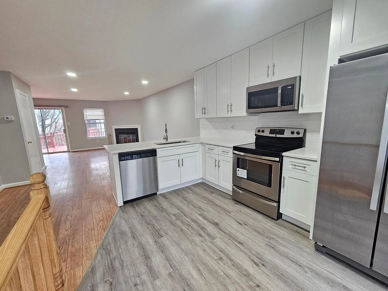 3 bed, 2.5 bath, 1260 sqft, $3,050 — Photo 3