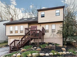 42 Sugar Toms Ln, East Norwich, NY 11732