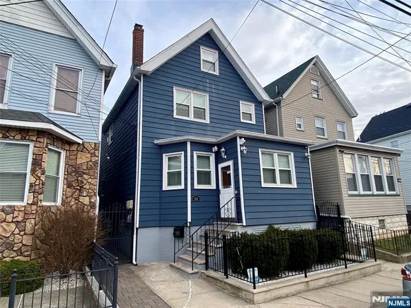 184 Chestnut St, Kearny, NJ 07032