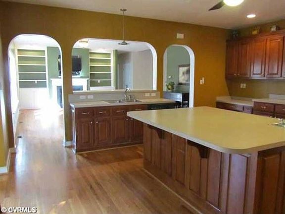 KITCHEN ISLAND