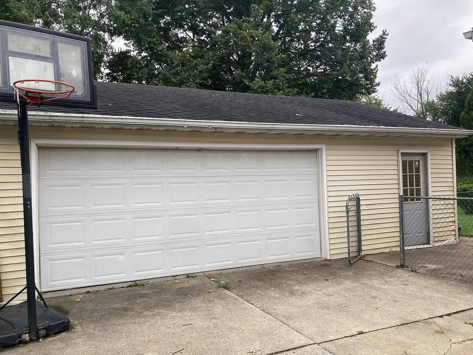 3 bed, 1360 sqft, $2,500 — Photo 3