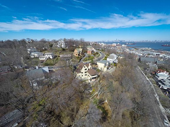 3rd image of 76 Nixon Ave