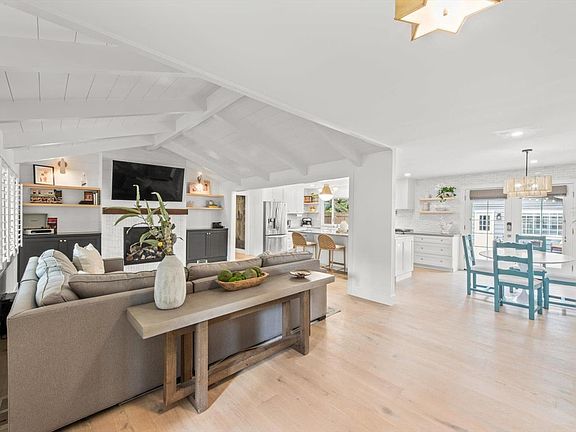 5th image of 34 La Gonda Court