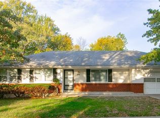944 Ridge Dr, Warrensburg, MO 64093