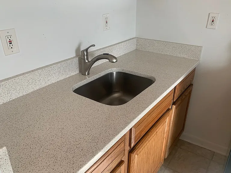 24528 Grove Ave — Photo 5