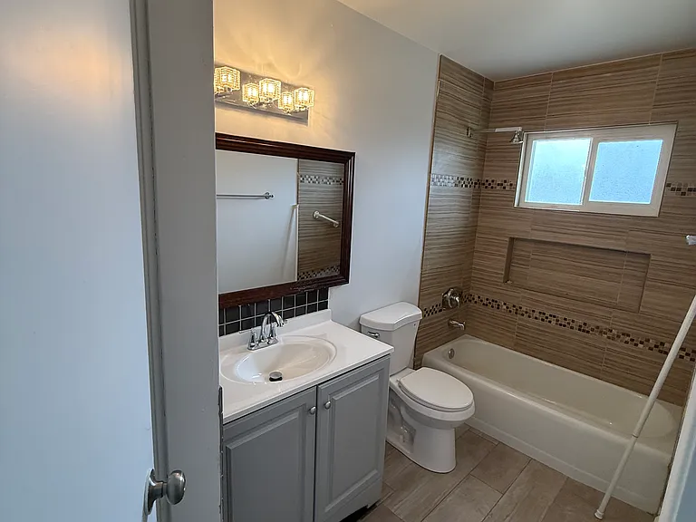 3222 W Nicolet St — Photo 14