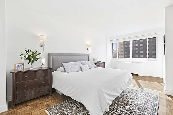 Sold by Compass | media 18