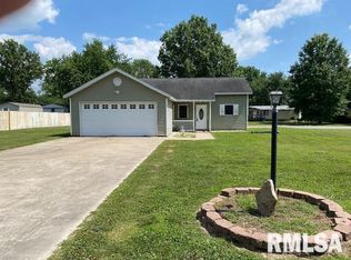 107 Noah Ln, Carterville, IL 62918