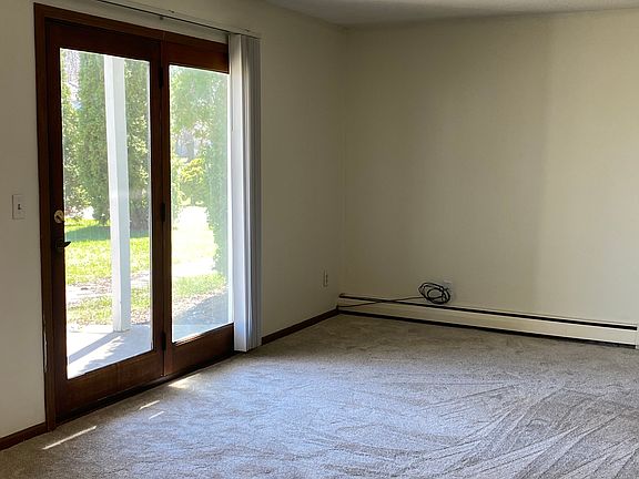 5th image of 328 Oxford Ct APT 1